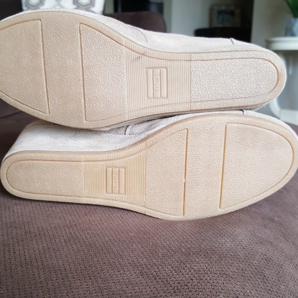 Shoes - Picture 2 of 5